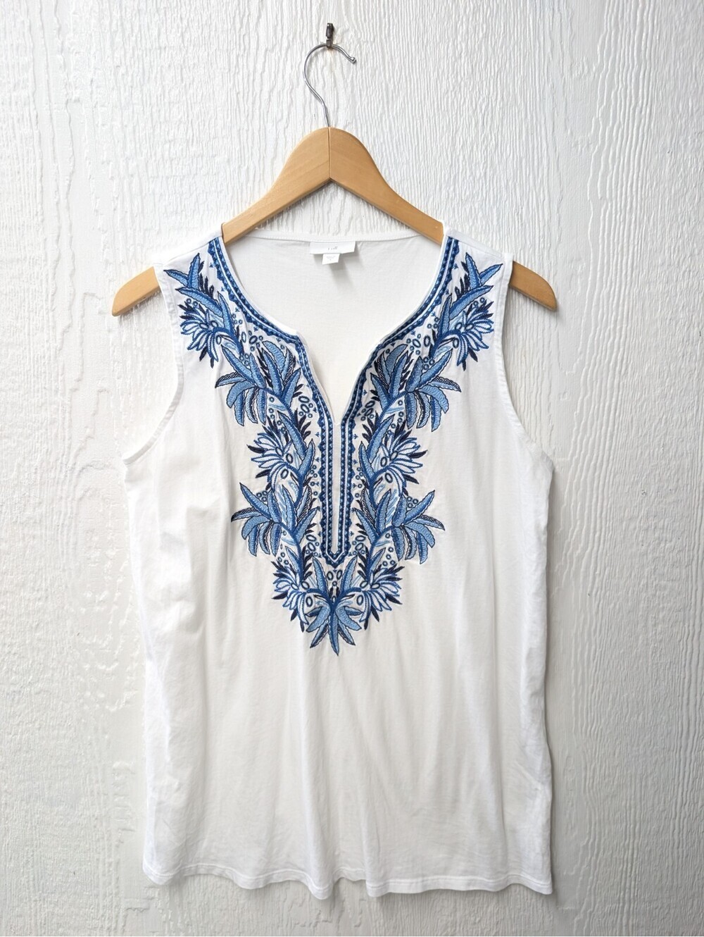 J Jill White Blue Embroidered Floral Sleeveless Tank Top Boho Coastal Size Small
